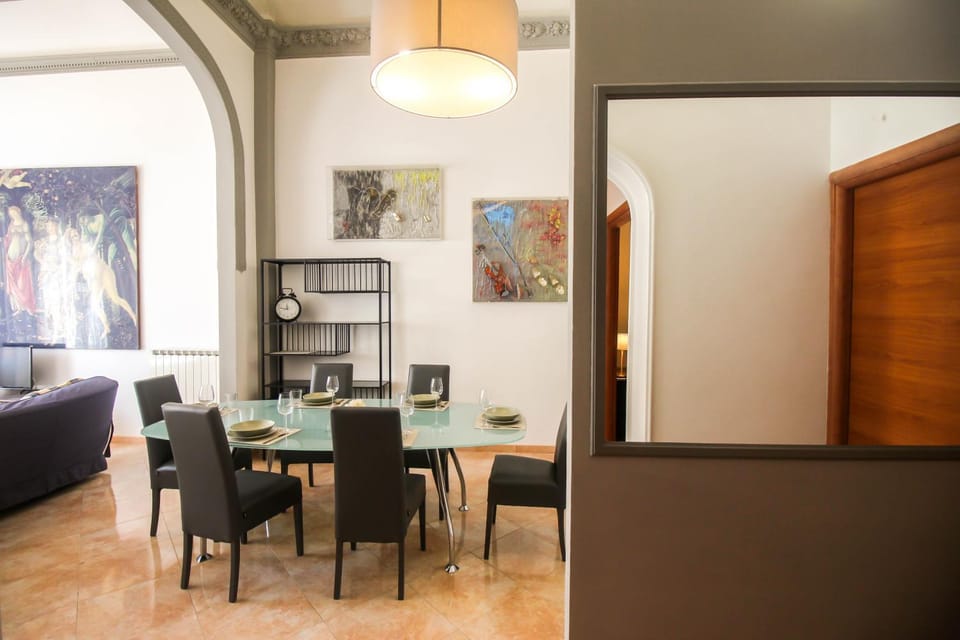 TV and multimedia, Living room, Seating area, Dining area