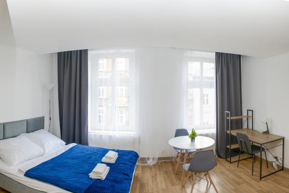 Bed, Photo of the whole room, towels