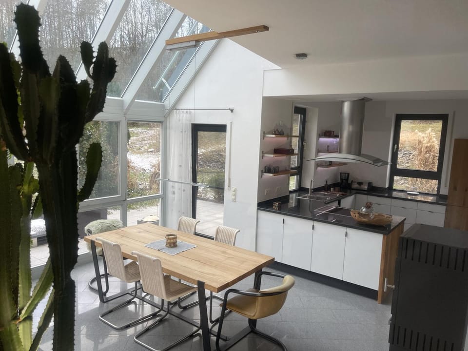 Kitchen or kitchenette, Seating area, Dining area
