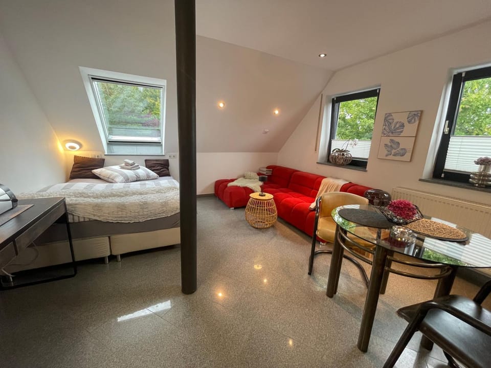 Bed, Living room, Photo of the whole room, Seating area, Dining area, Bedroom