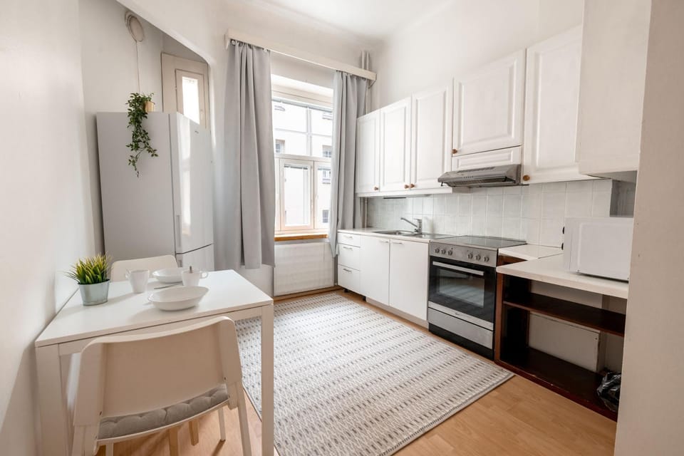 Kitchen or kitchenette, Dining area, stove