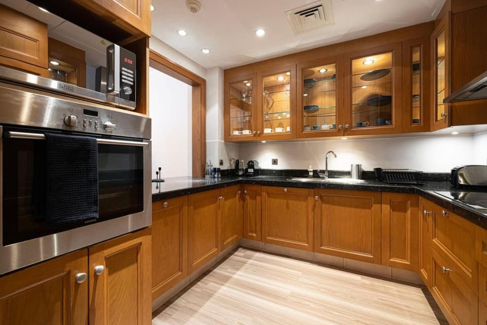 Luxury 2BR in Dubai Downtown Steps to Burj Khalifa and Dubai Mall with Burj Khalifa View by La Brisa Apartment in Dubai