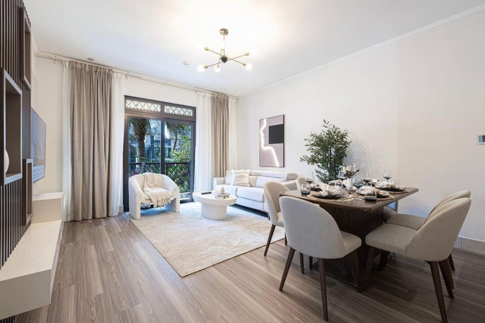 Luxury 2BR in Dubai Downtown Steps to Burj Khalifa and Dubai Mall with Burj Khalifa View by La Brisa Apartment in Dubai