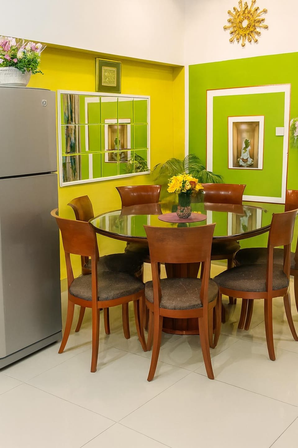 Seating area, Dining area, minibar