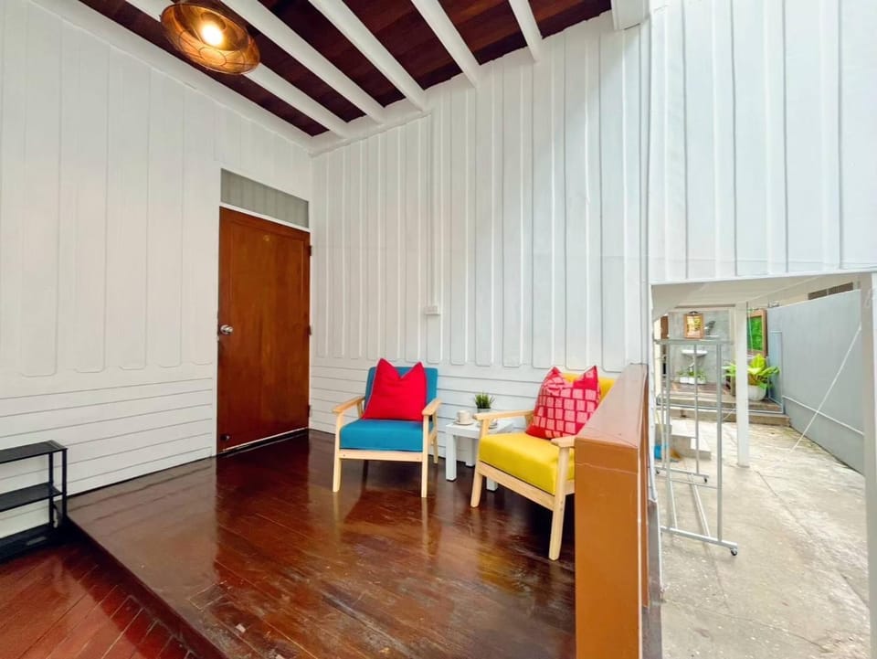 Rare Find 80 yrs Heritage Peaceful House in BKK House in Bangkok