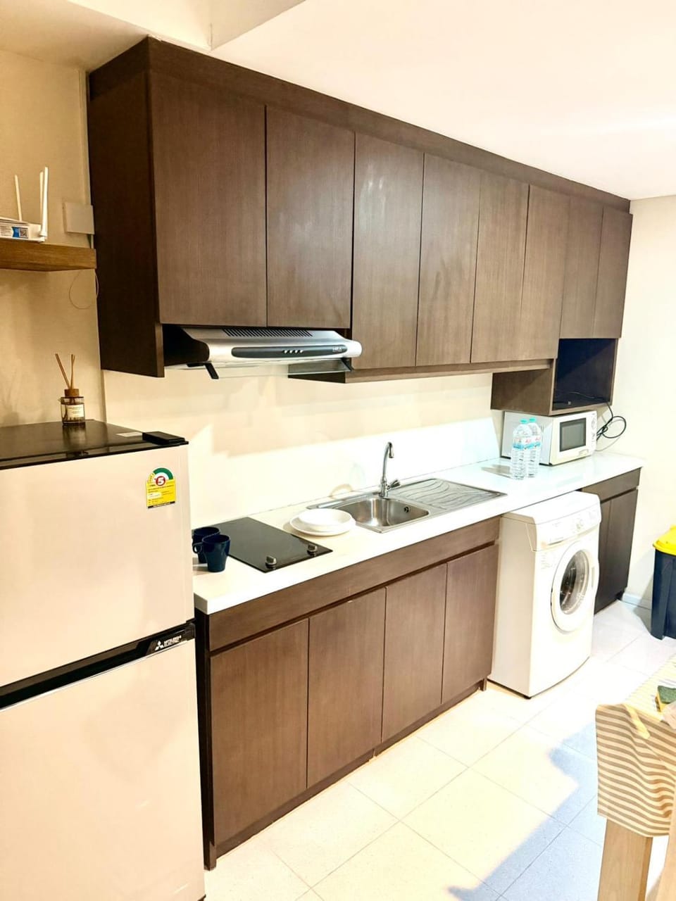 Kitchen or kitchenette, stove, washing machine