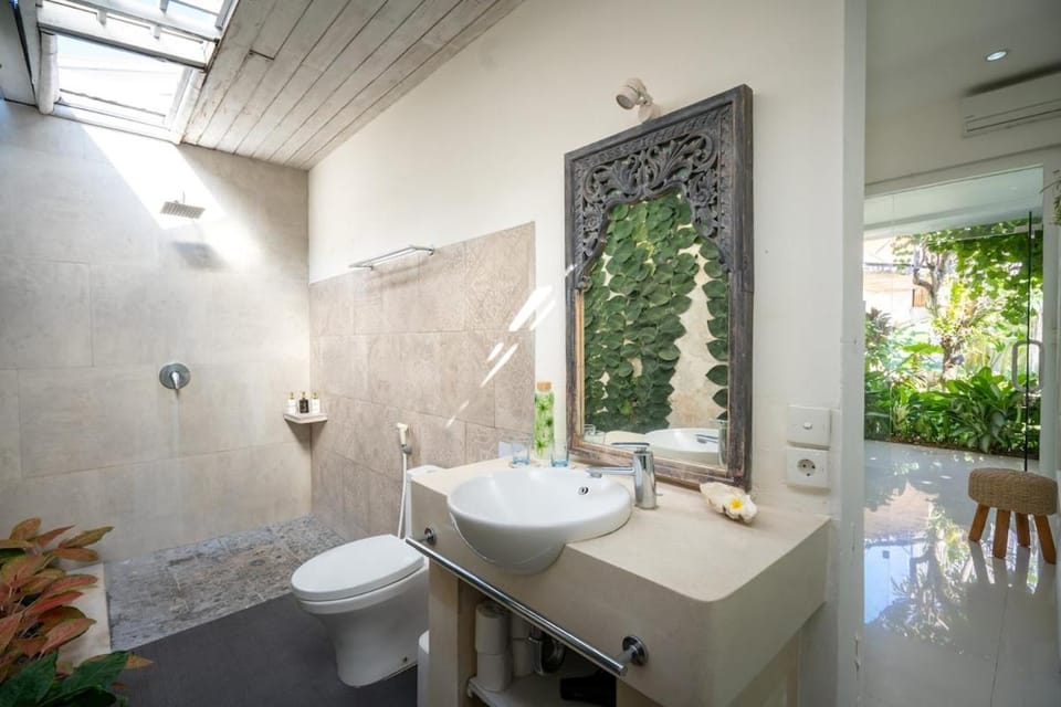 Villa 888 Eat Shop Play - 3BR Private Pool Oberoi Villa in Kuta