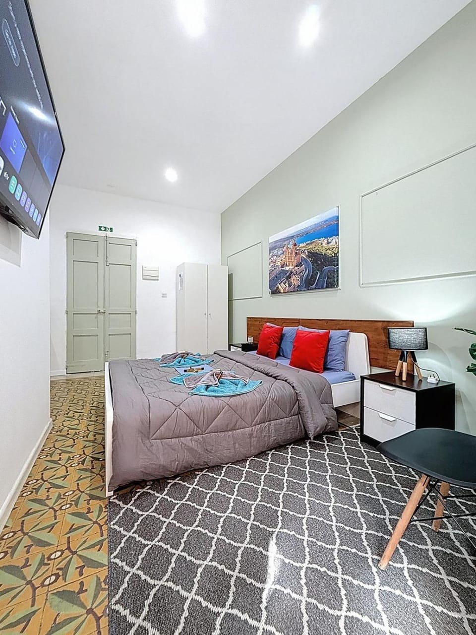 Bed, Photo of the whole room, Bedroom