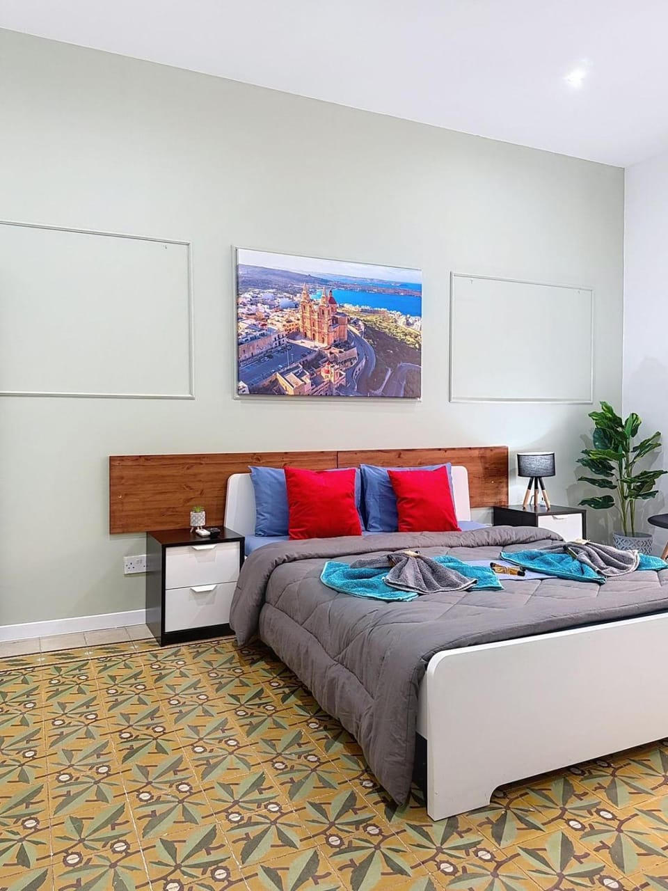 Bed, Photo of the whole room, Bedroom