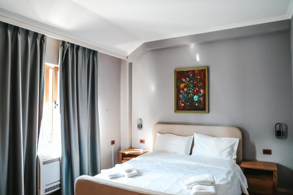 Photo of the whole room, Bedroom, towels