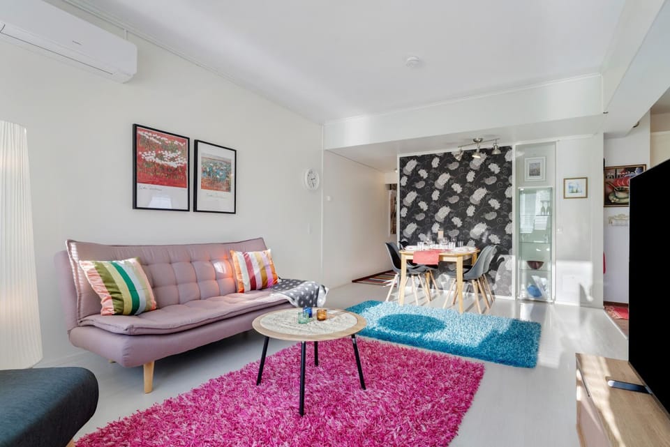 TV and multimedia, Living room, Seating area, Dining area