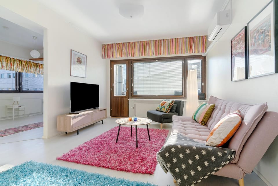 Communal lounge/ TV room, TV and multimedia, Living room, Seating area, Evening entertainment