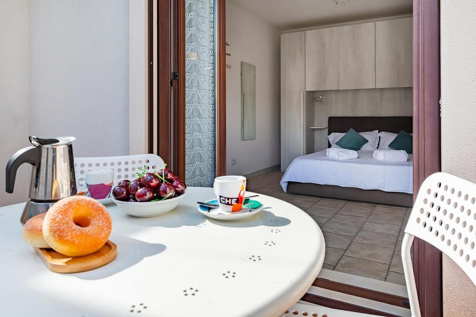 Bed, Balcony/Terrace, Dining area