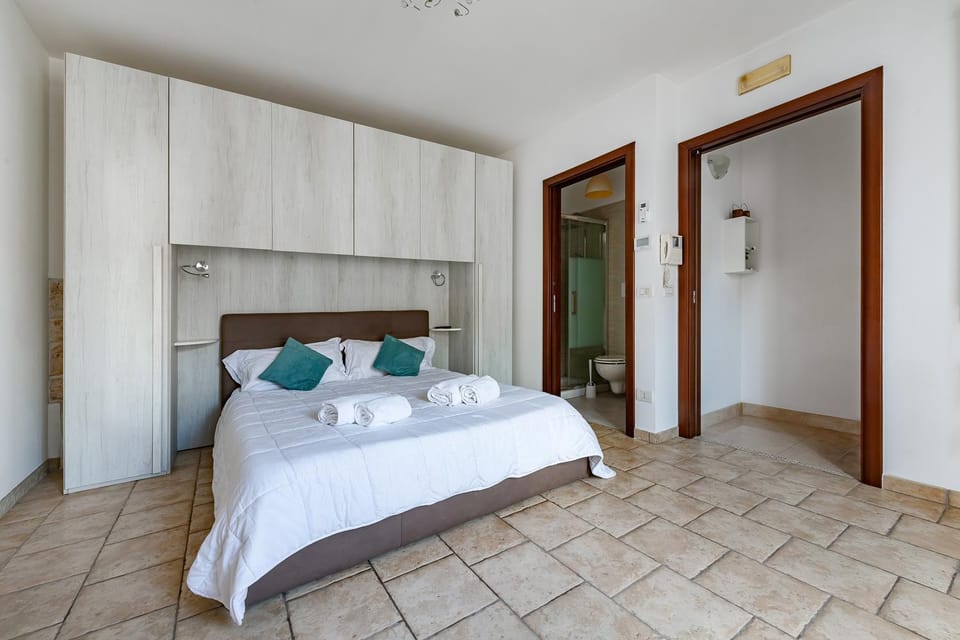 Bed, Living room