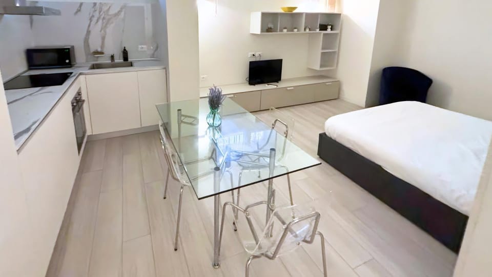 Bed, Photo of the whole room, Dining area, kitchen