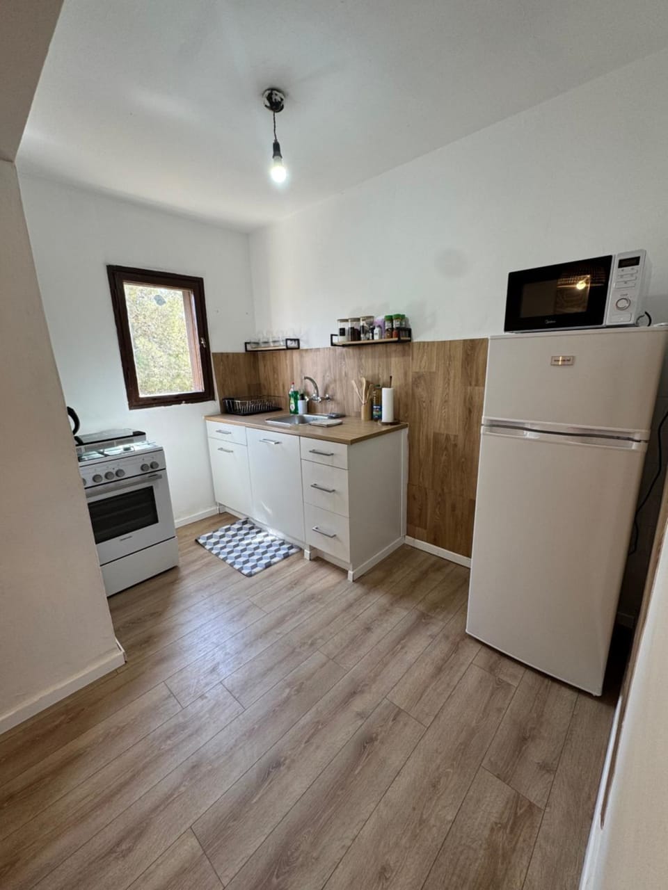 Coffee/tea facilities, Kitchen or kitchenette, oven
