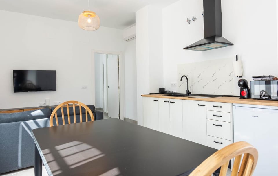 TV and multimedia, Kitchen or kitchenette, Dining area, pet friendly, air conditioner, air conditioner
