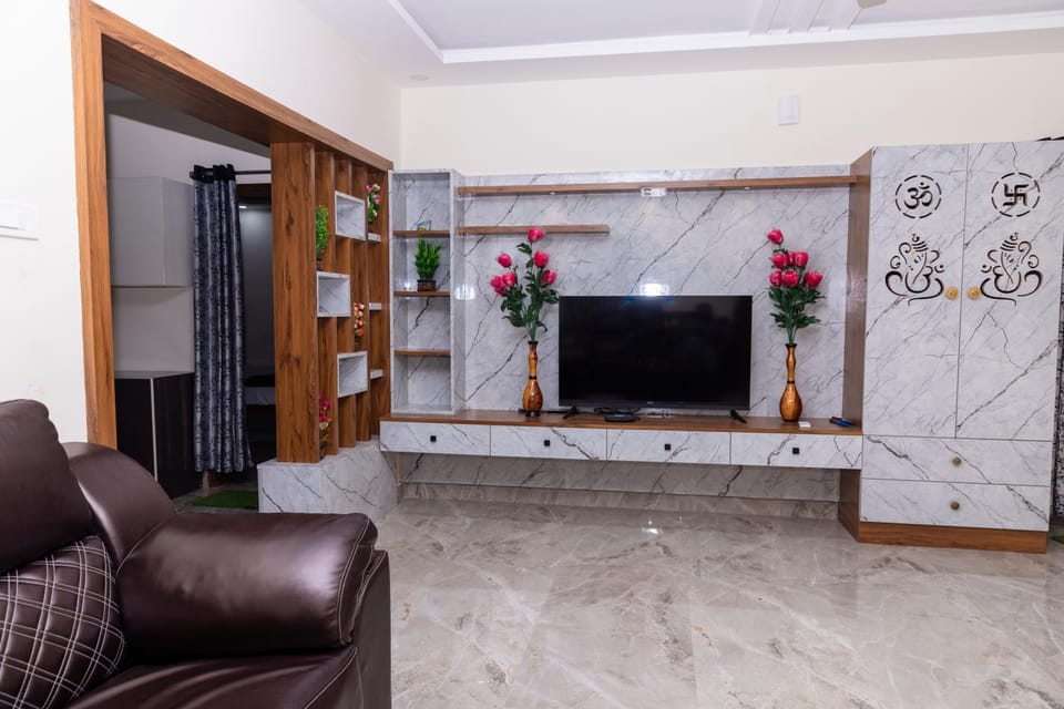 Communal lounge/ TV room, TV and multimedia, Living room, Seating area, Evening entertainment