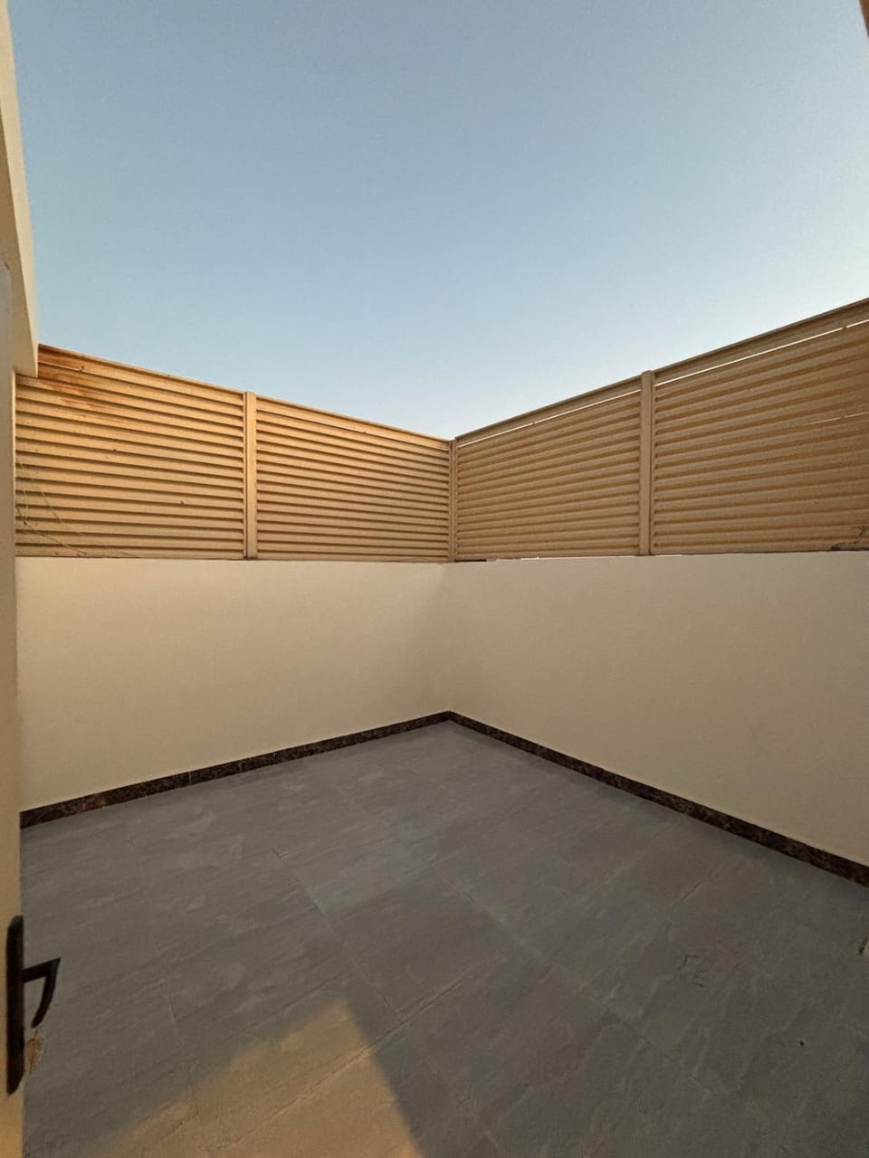 غرفة وصالة بسطح خاص قريب للبوليفارد Apartment in Riyadh