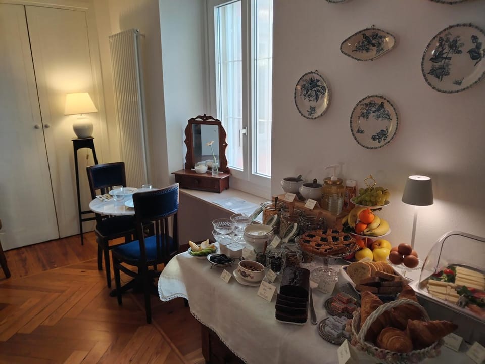 Food and drinks, Buffet breakfast