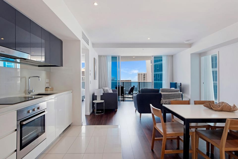 Deluxe Two Bedroom Hilton Apartment - CoastHM Apartment in Surfers Paradise Boulevard