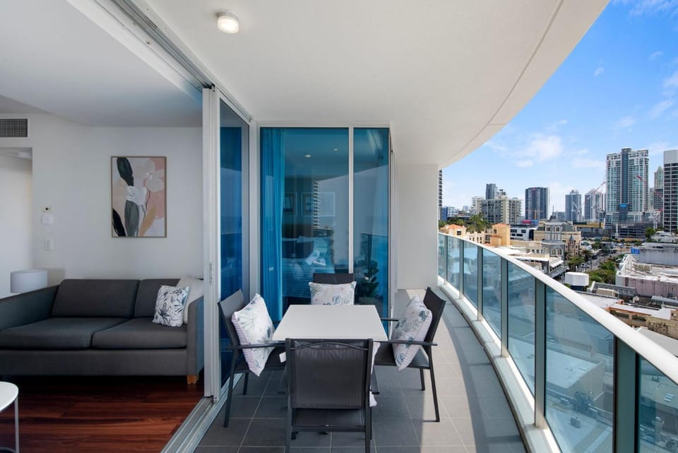Deluxe Two Bedroom Hilton Apartment - CoastHM Apartment in Surfers Paradise Boulevard