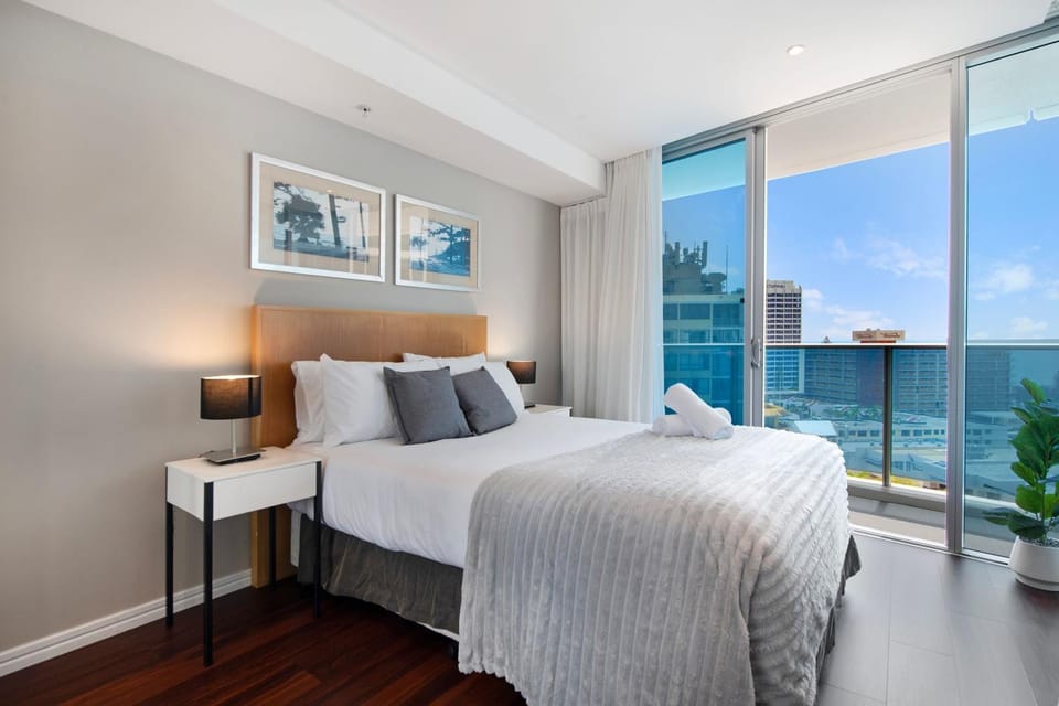 Deluxe Two Bedroom Hilton Apartment - CoastHM Apartment in Surfers Paradise Boulevard