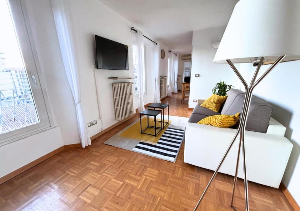 Communal lounge/ TV room, TV and multimedia, Living room, Seating area