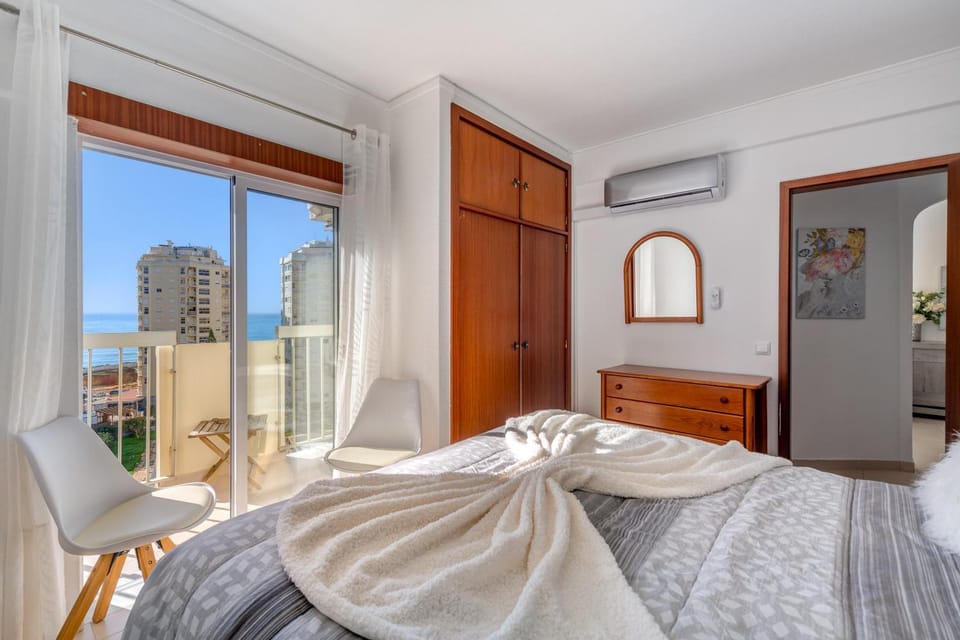 Bed, Photo of the whole room, Bedroom, air conditioner