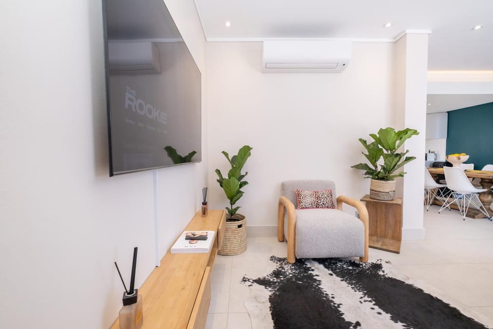TV and multimedia, Seating area, air conditioner