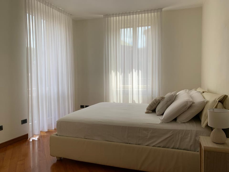 Property building, Balcony/Terrace, locker, air conditioner