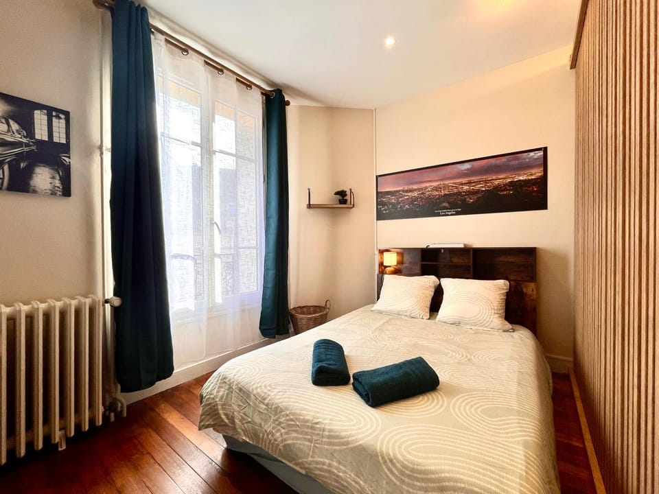 Bed, Photo of the whole room, Bedroom, internet, towels