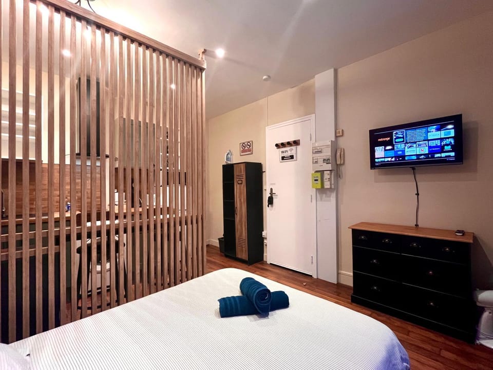 Bed, TV and multimedia