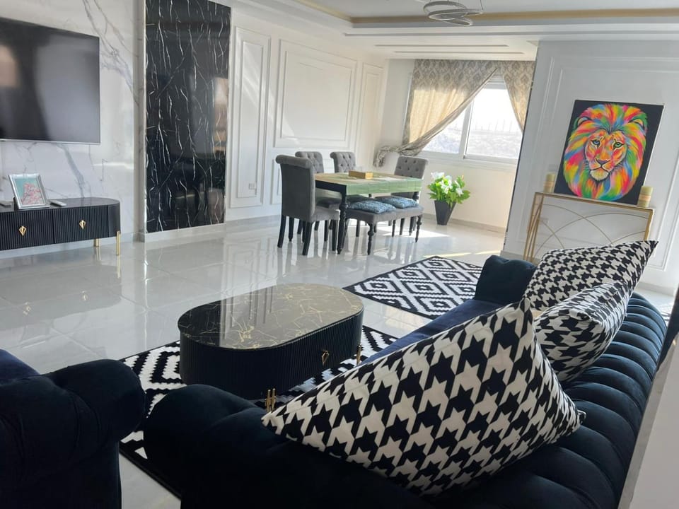 Living room, Dining area, Evening entertainment