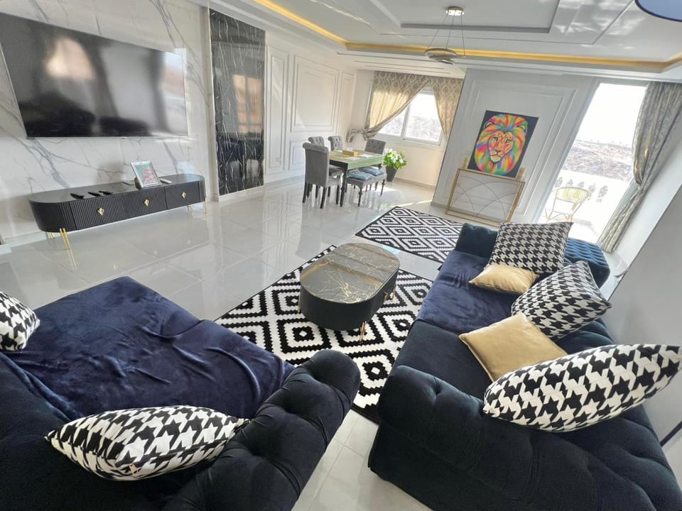 Communal lounge/ TV room, TV and multimedia, Living room, Seating area, Evening entertainment