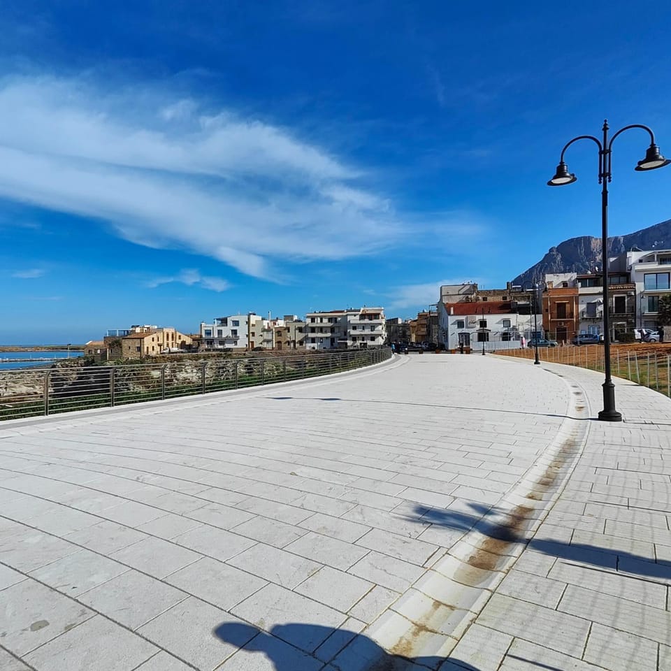 Nearby landmark, City view, Sea view, Location