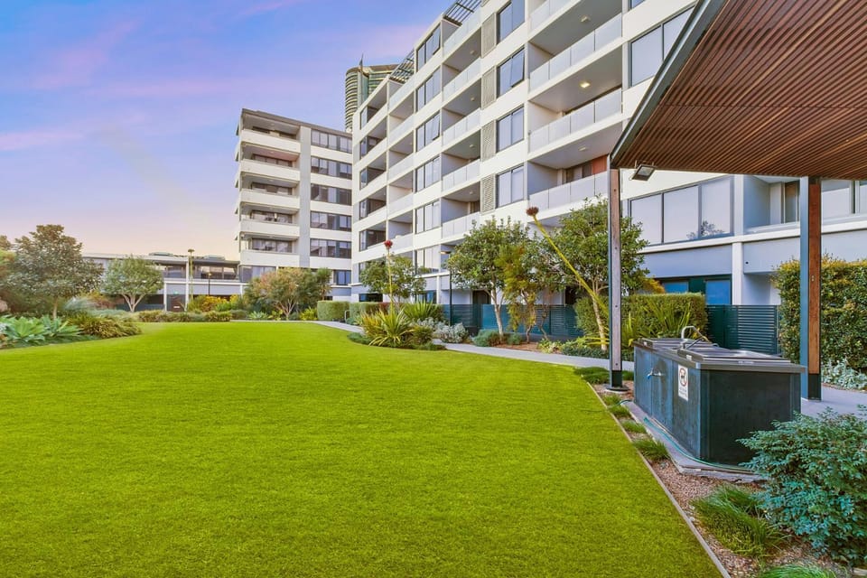 Property building, Spring, Day, Natural landscape, BBQ facilities, Garden, Garden, Balcony/Terrace, Garden view