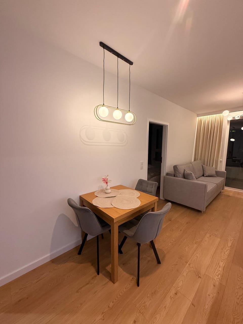 Forest Apart VII Aleje Jerozolimskie Apartment in Warsaw