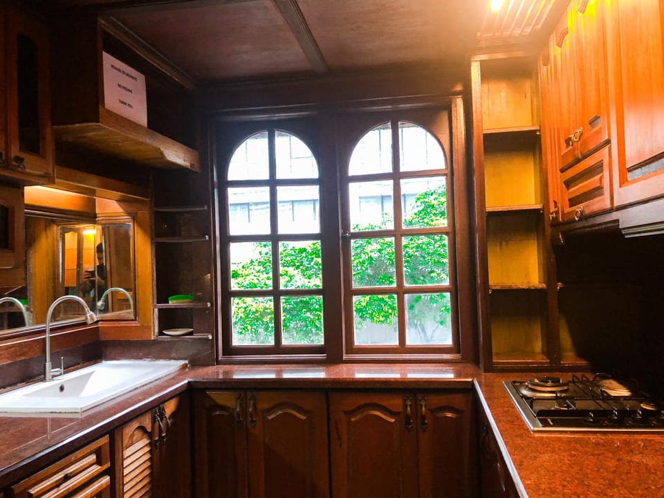 Kitchen or kitchenette, dishwasher