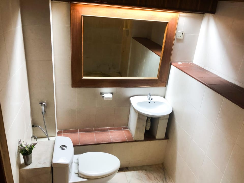 Shower, Toilet, Bathroom, bidet, towels