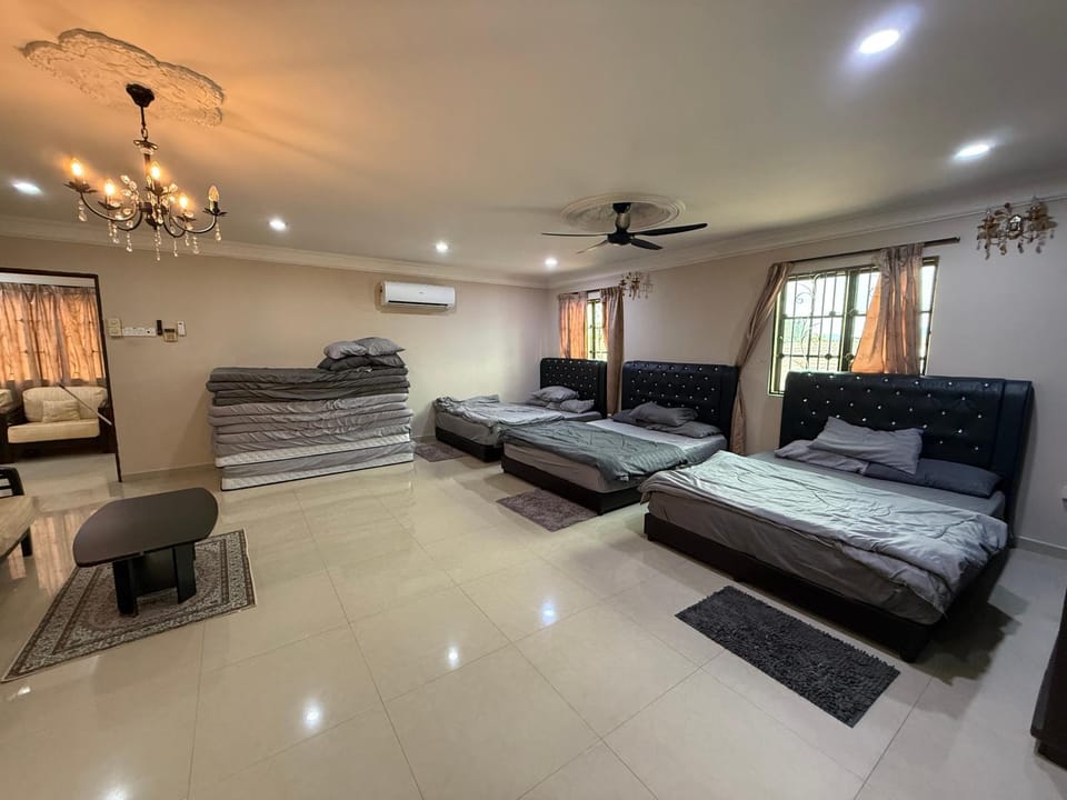 Megrram Homestay Ipoh-entire bungalow for 32 pax House in Ipoh