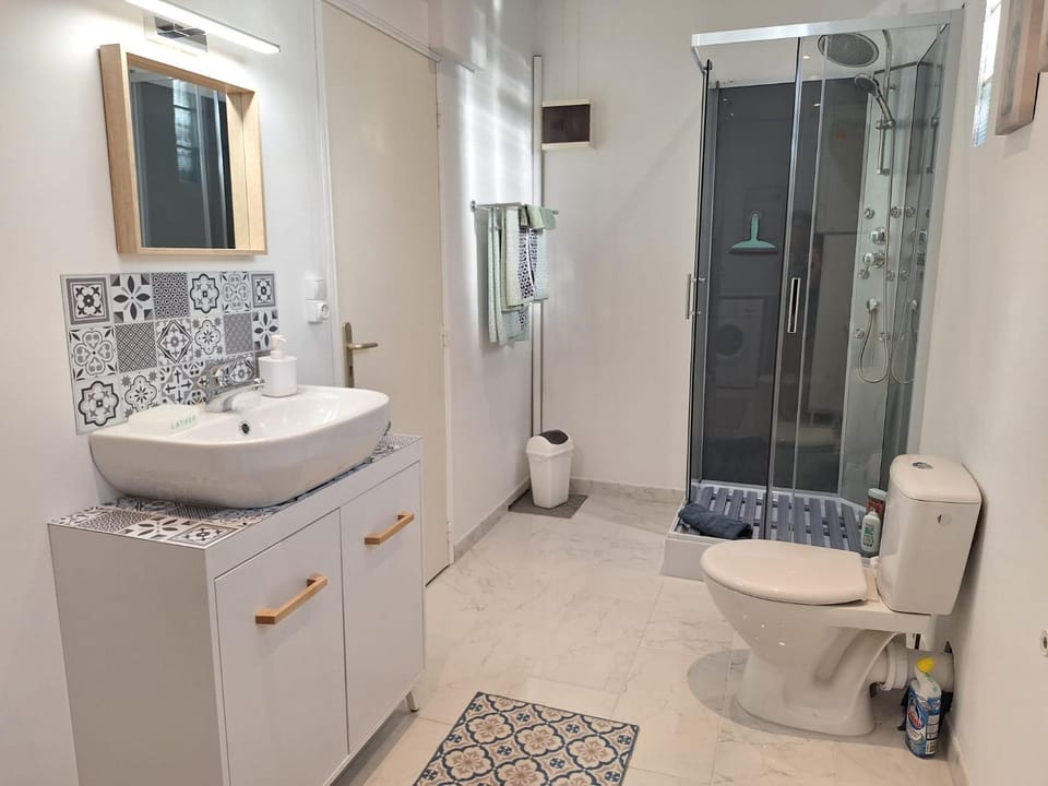 Shower, Toilet, Bathroom