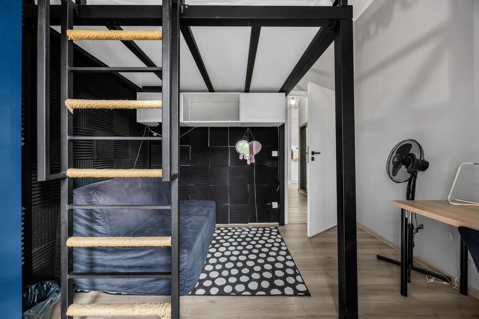 Bed, Living room, Photo of the whole room, Bedroom, bunk bed