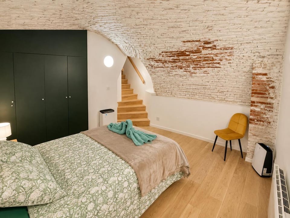 Bed, Photo of the whole room, Bedroom