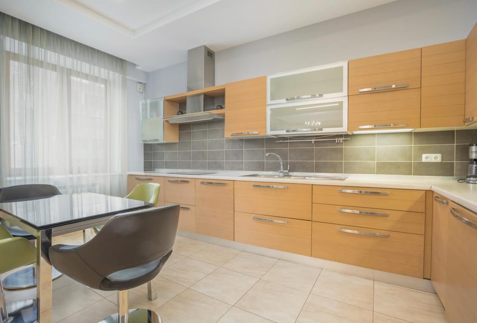 Kitchen or kitchenette, Dining area, stove