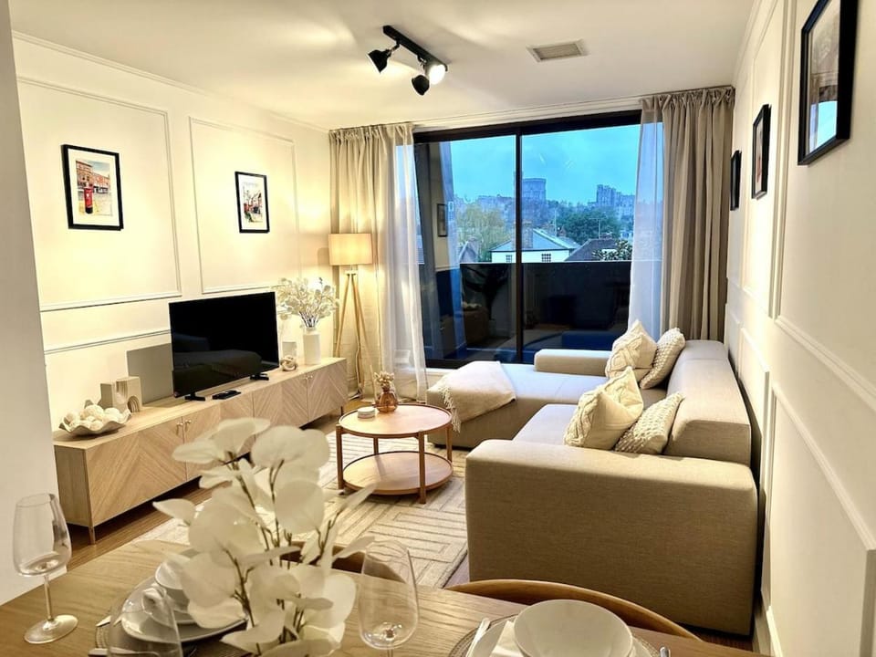 Windsor Castle view apartment with free parking Apartment in Windsor