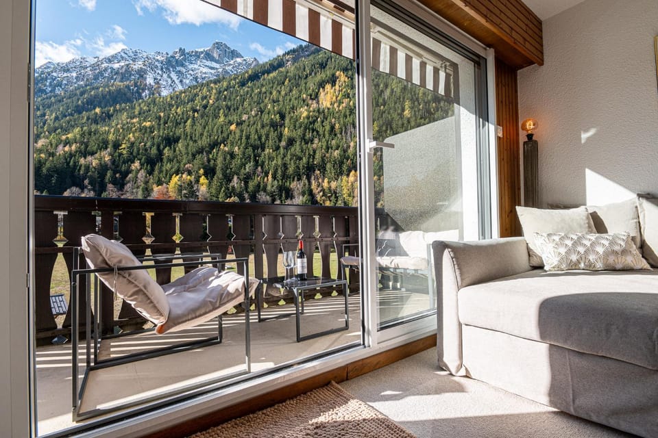 Patio, Spring, Day, Natural landscape, View (from property/room), Balcony/Terrace, Balcony/Terrace, Living room, Seating area, Mountain view