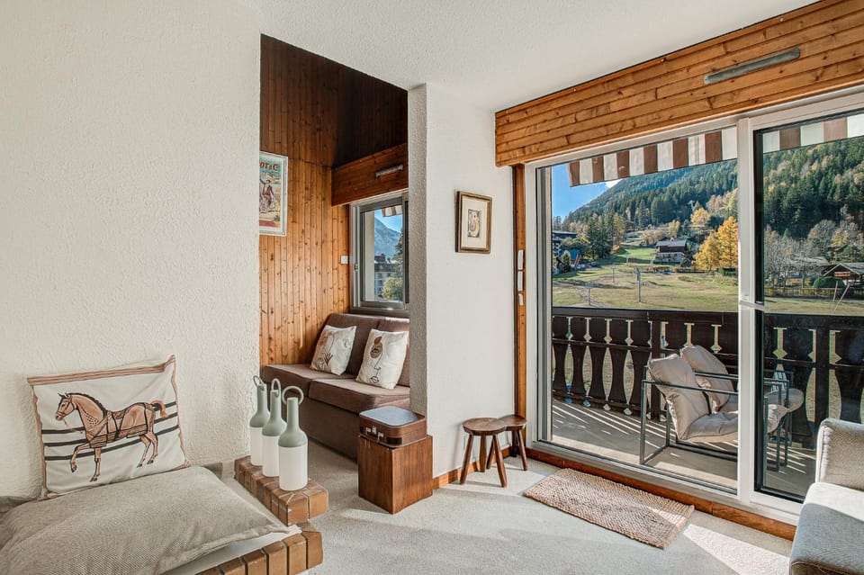 Bed, Natural landscape, Photo of the whole room, Mountain view