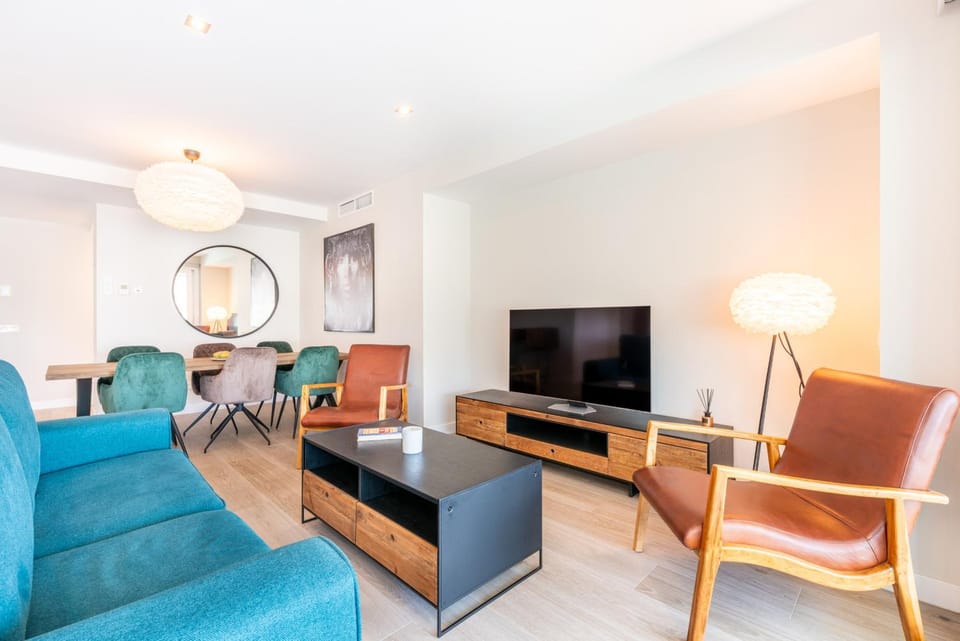 Communal lounge/ TV room, Living room