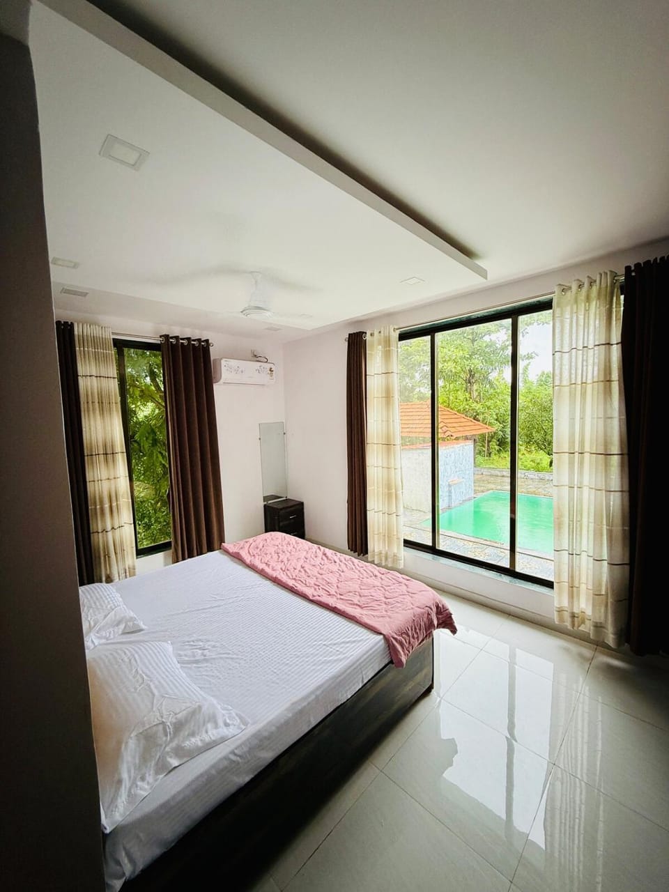Bedroom, Pool view